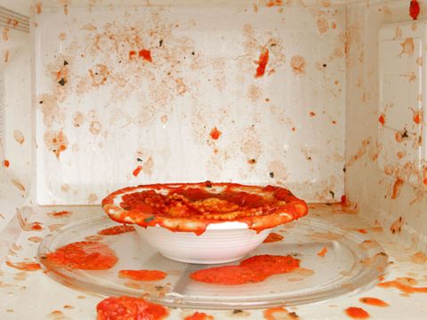 Clean the Microwave Like a Champ