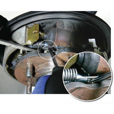 Servicing Drum Brakes - How To Change Rear Brake Shoes On Suzuki Grand Vitara Servicing Drum Brakes - How To Change Rear Brake Shoes On Suzuki Grand Vitara