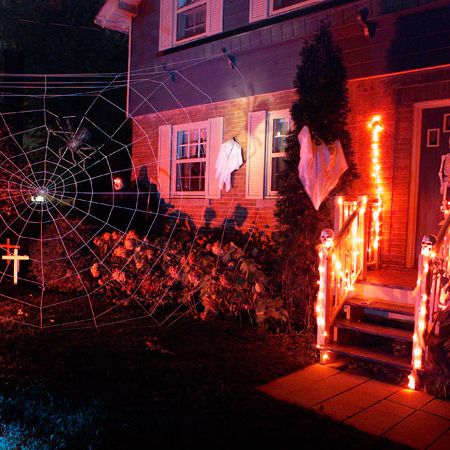 10 Tips For Hanging Halloween Decorations