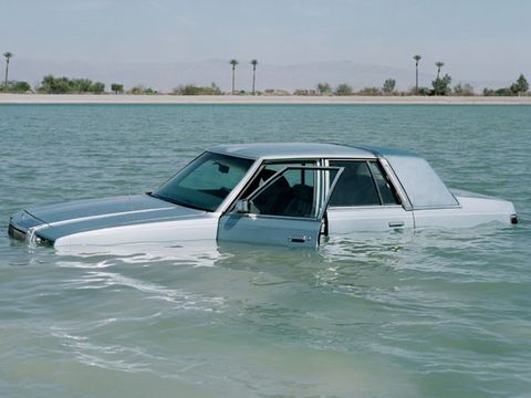 escape a sinking car