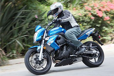 2009 Kawasaki ER-6n Ride: Sporty Bike Under