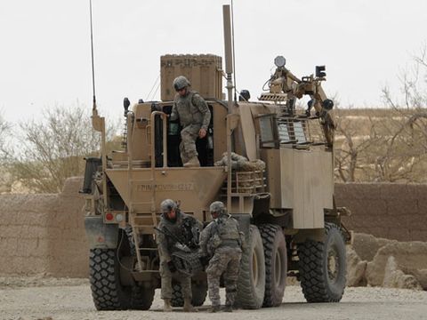 usrmy soldiers unload a robot to deactivate an ied
