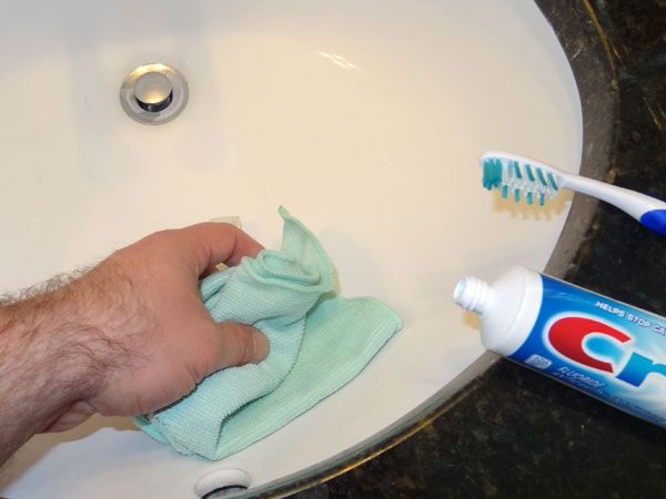 15 Ways To Fix Everything With Toothpaste