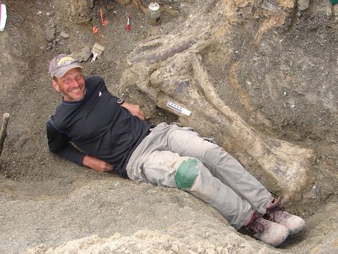 Kenneth Lacovara with the right tibia of Dreadnoughtus.