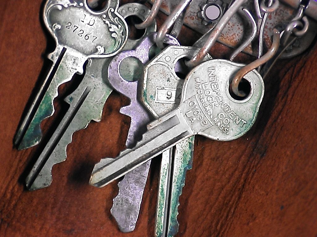 Turn Old Antique Skeleton Keys Into Modern Décor With These Decorating  Ideas - HobbyLark