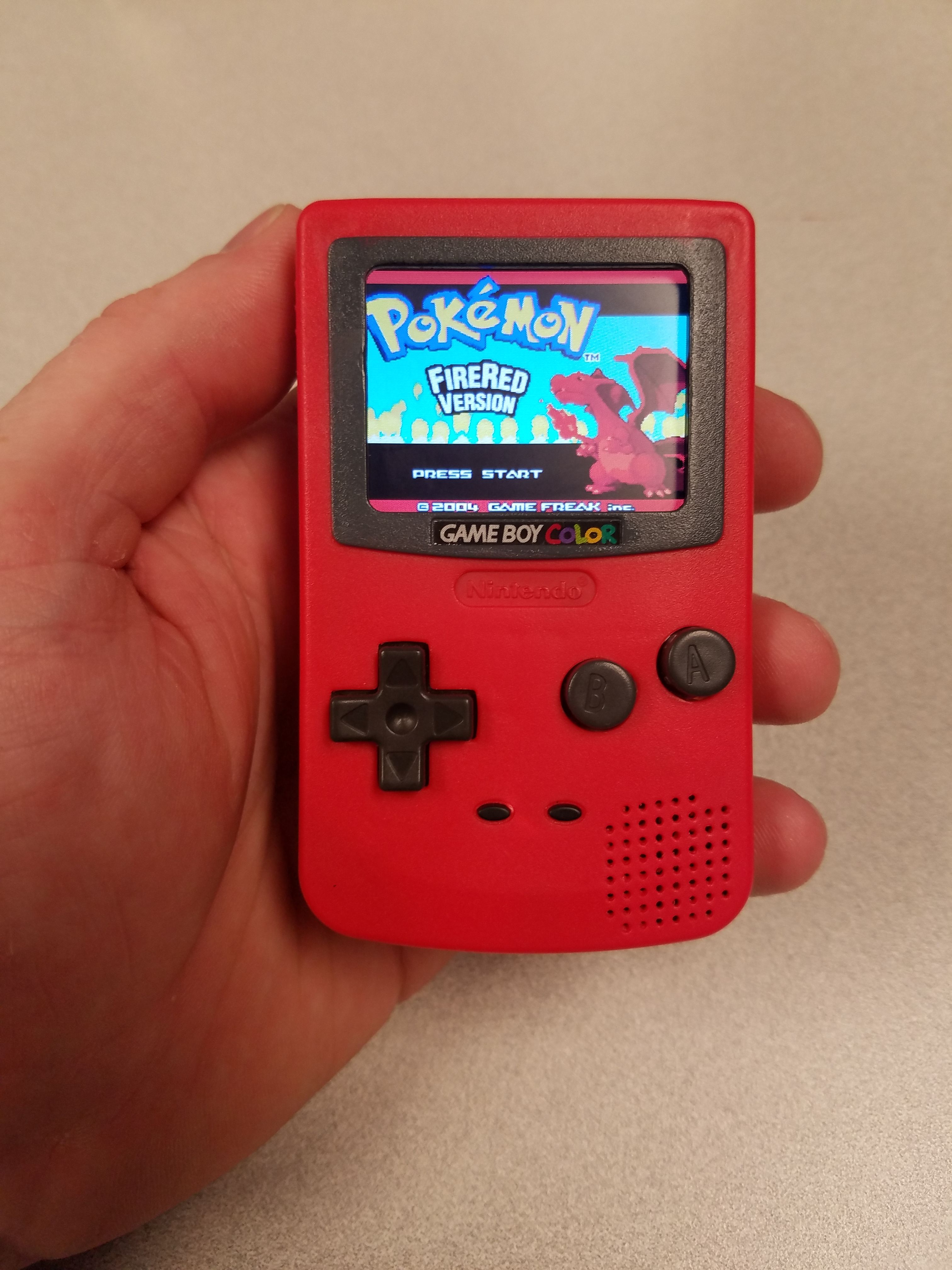 Grape Kriger Figur DIY Hack Turns an Old Kid's Meal Toy Into a Tiny, Functional Game Boy