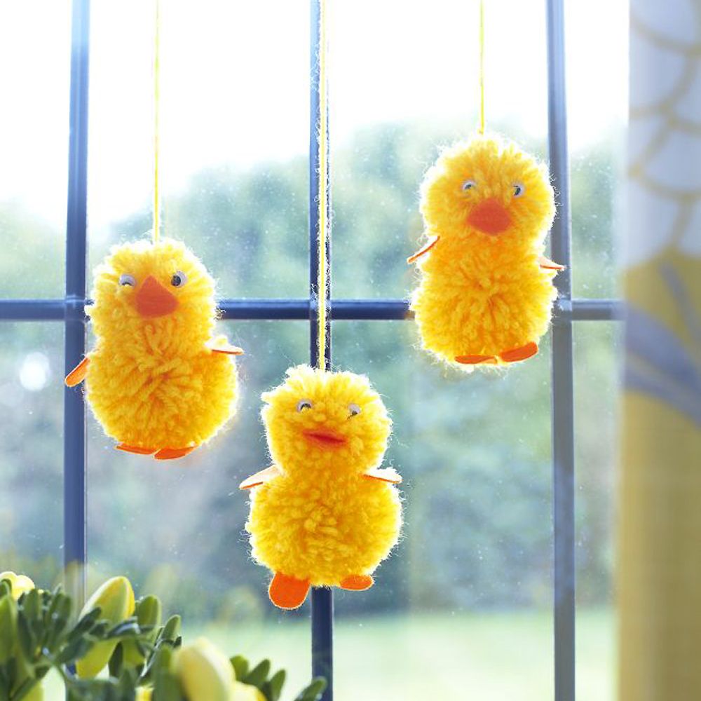 How to Easter chicks from pompoms