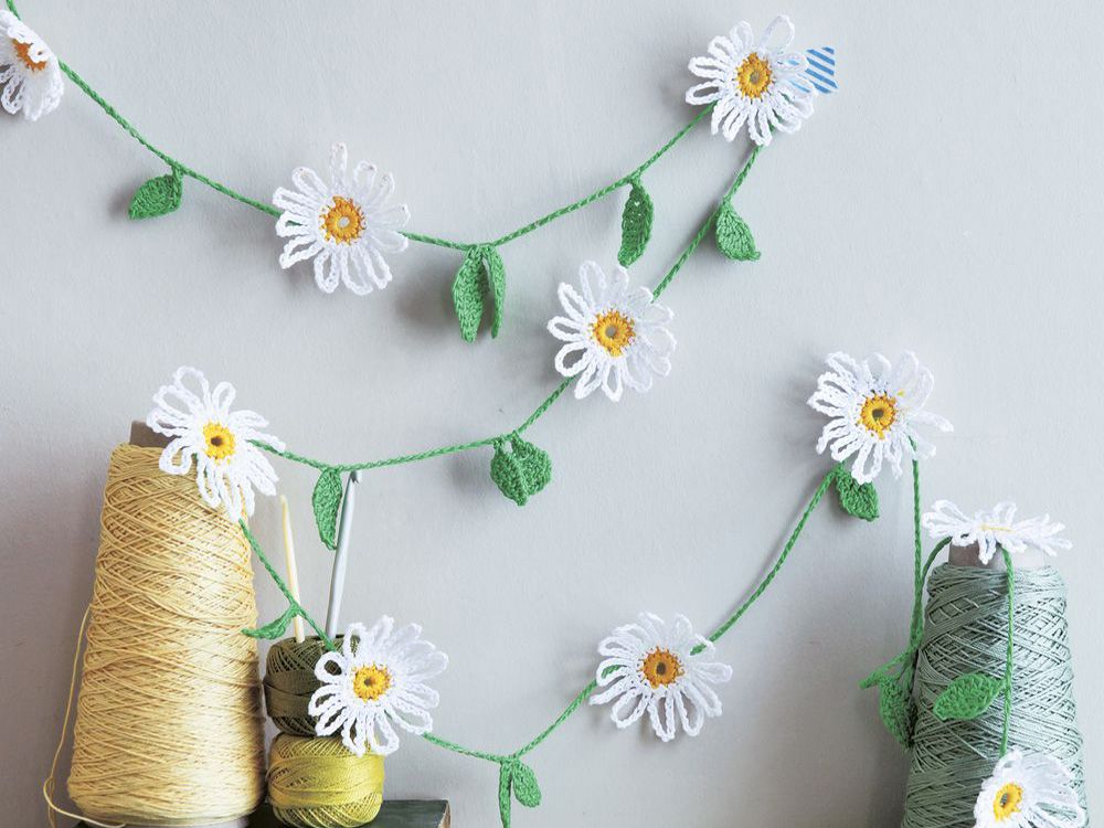 Crochet flowers: Crochet daisy chain free pattern