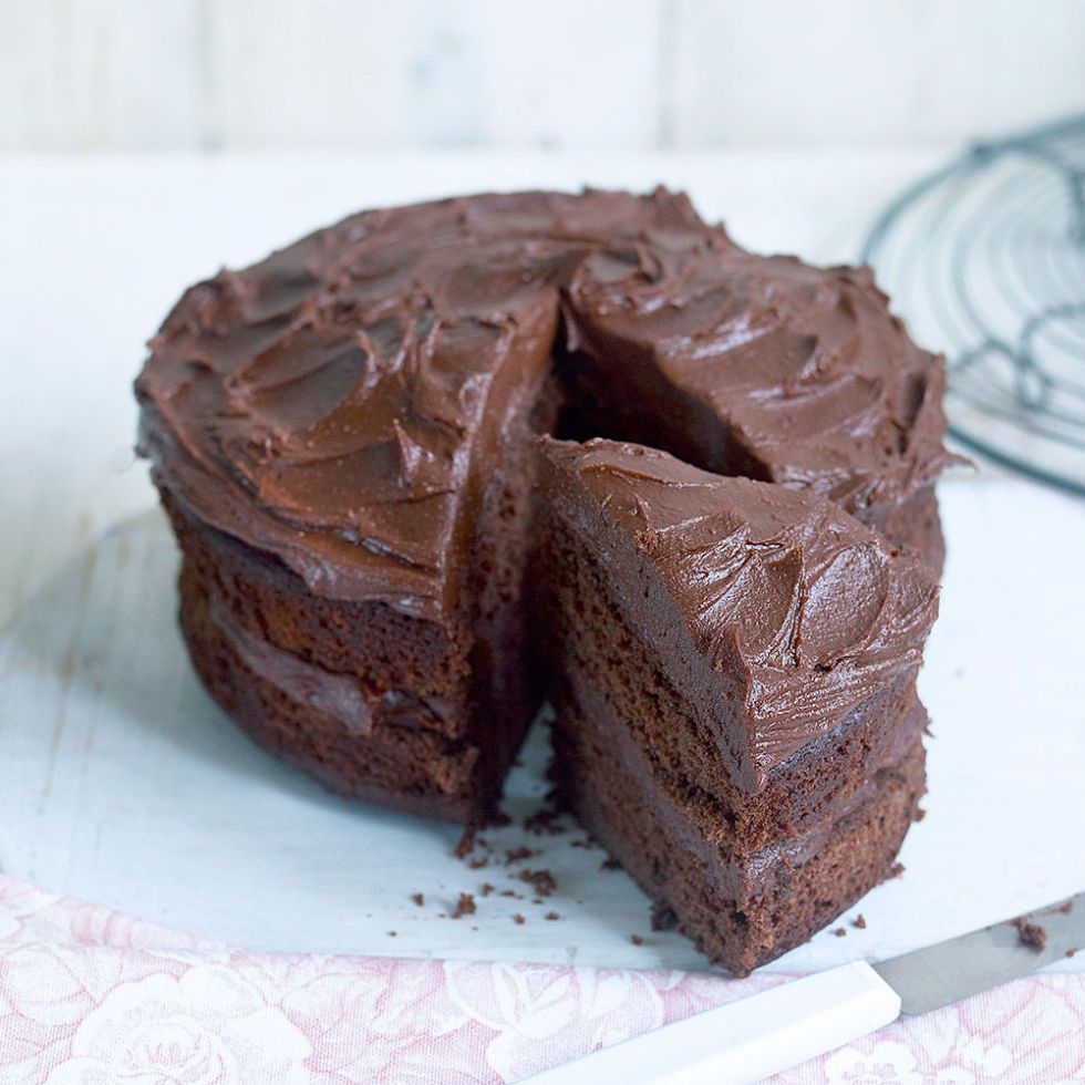 Old Fashioned Cocoa Fudge Cake - Easy & Delicious -That Skinny Chick Can  Bake