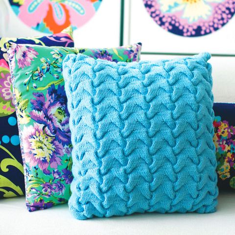Textured cushion to knit