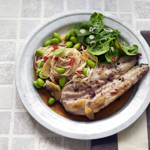 Noodles with fish and vegetables