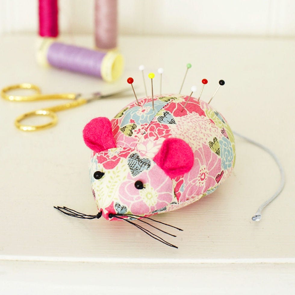 Pin cushion, a simple sewing project and essential for your sewing