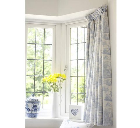 How To Make Your Own Curtains, How To Hang Net Curtains On A Bay Window