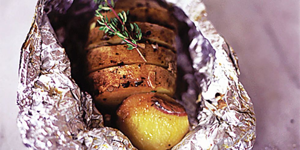 Сколько готовить картошку в углях