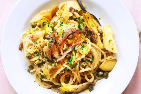 Spaghetti with capers, anchovies and artichoke