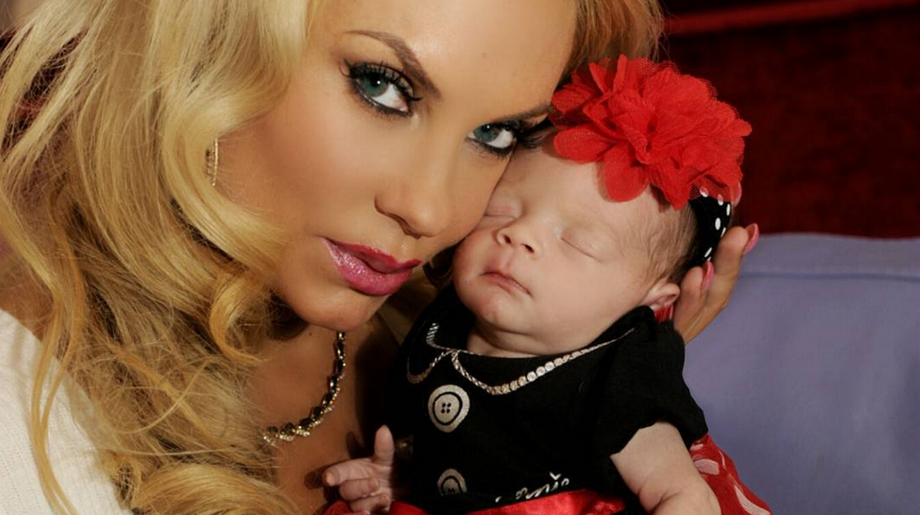 Coco And Ice T S Christmas Photo With Baby Daughter Chanel