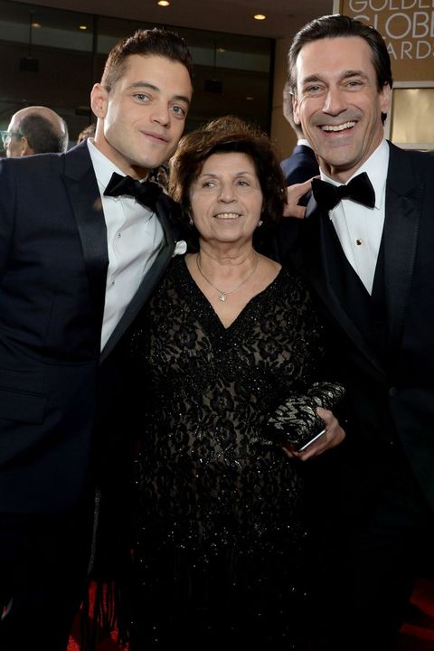 25 celebs on the red carpet with their moms   rami malek
