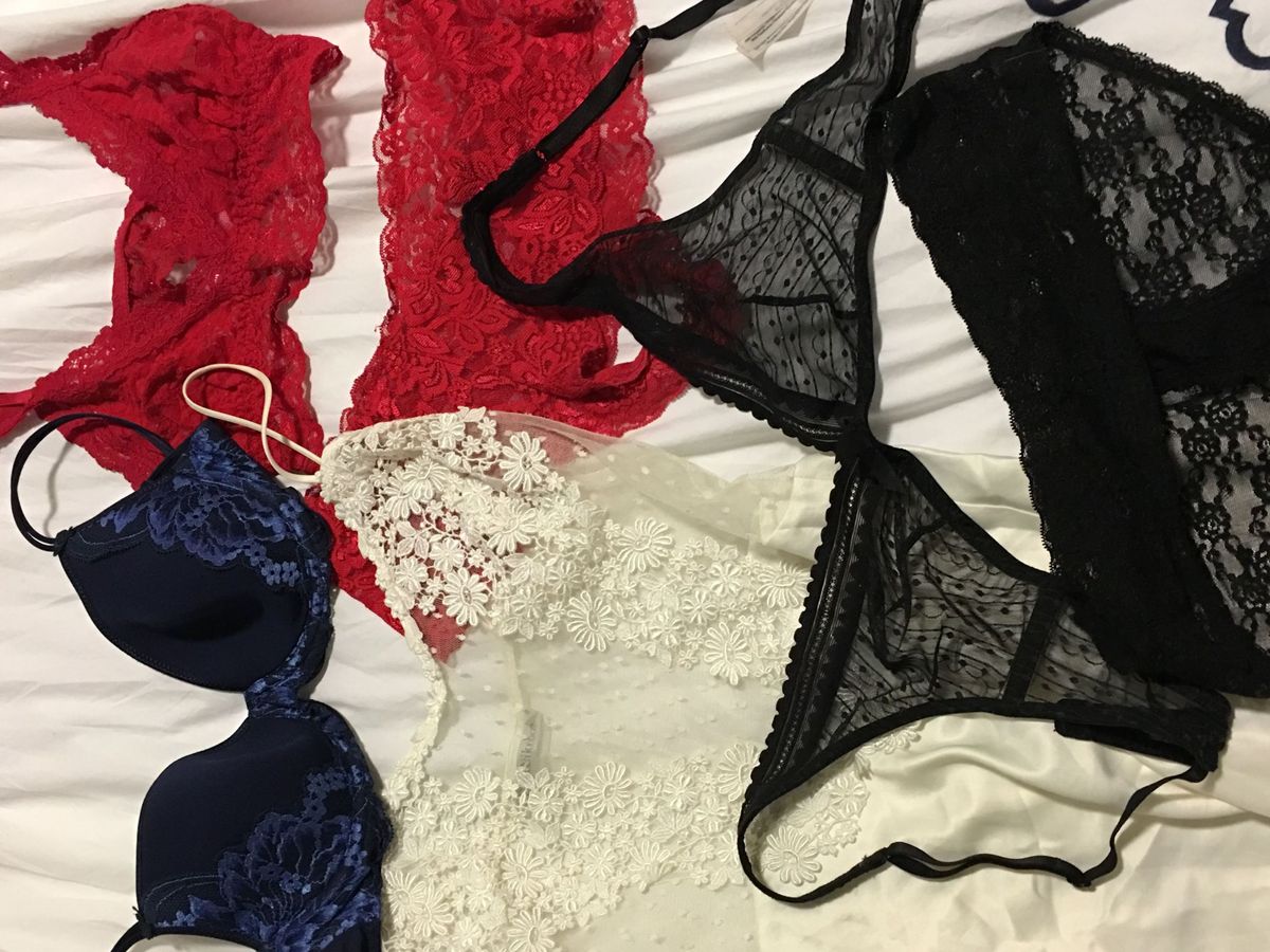 Lace Against Time Sexy Bra and Panty Set Black/Red NEW One Size