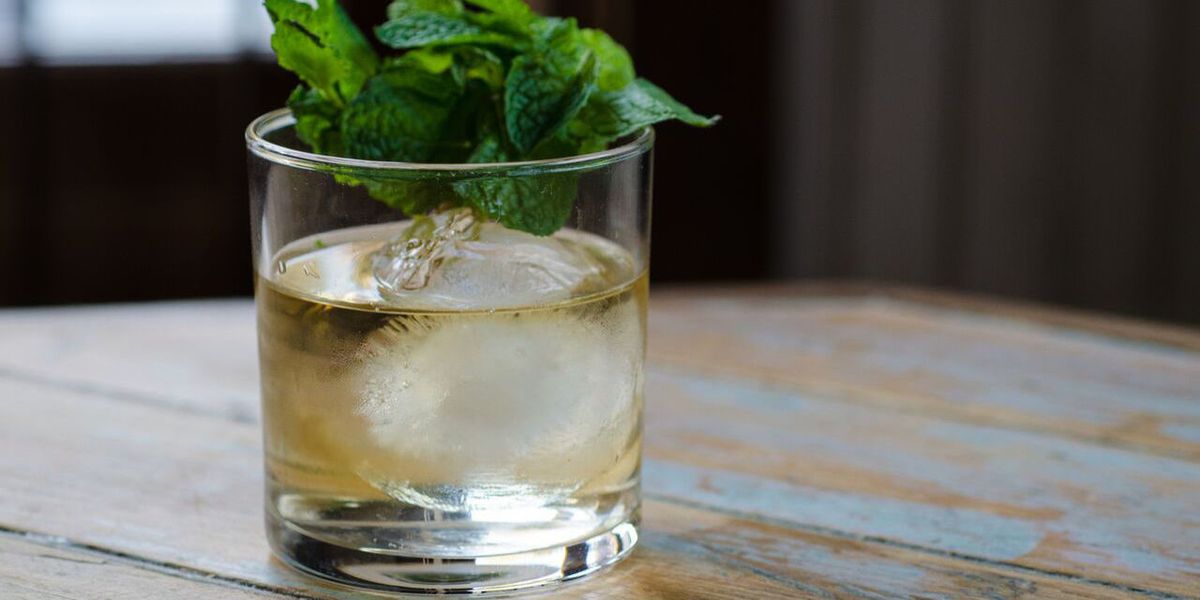 7 Whiskey Cocktails For St Patricks Day Irish Whiskey Drinks 0725