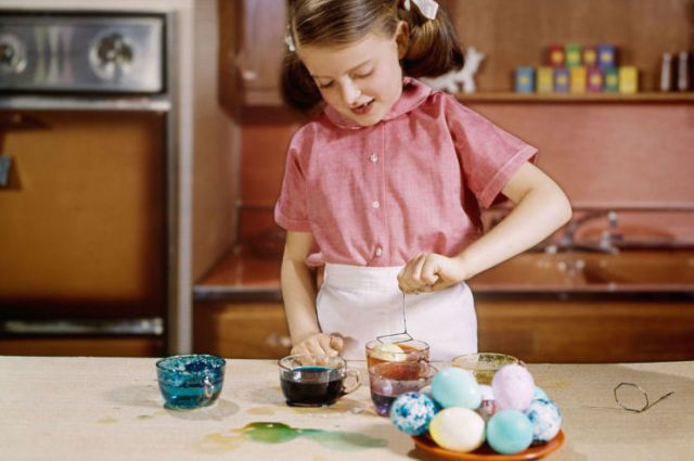 Child, Teal, Easter egg, Turquoise, Shelf, Serveware, Toddler, Easter, Egg, Headpiece, 