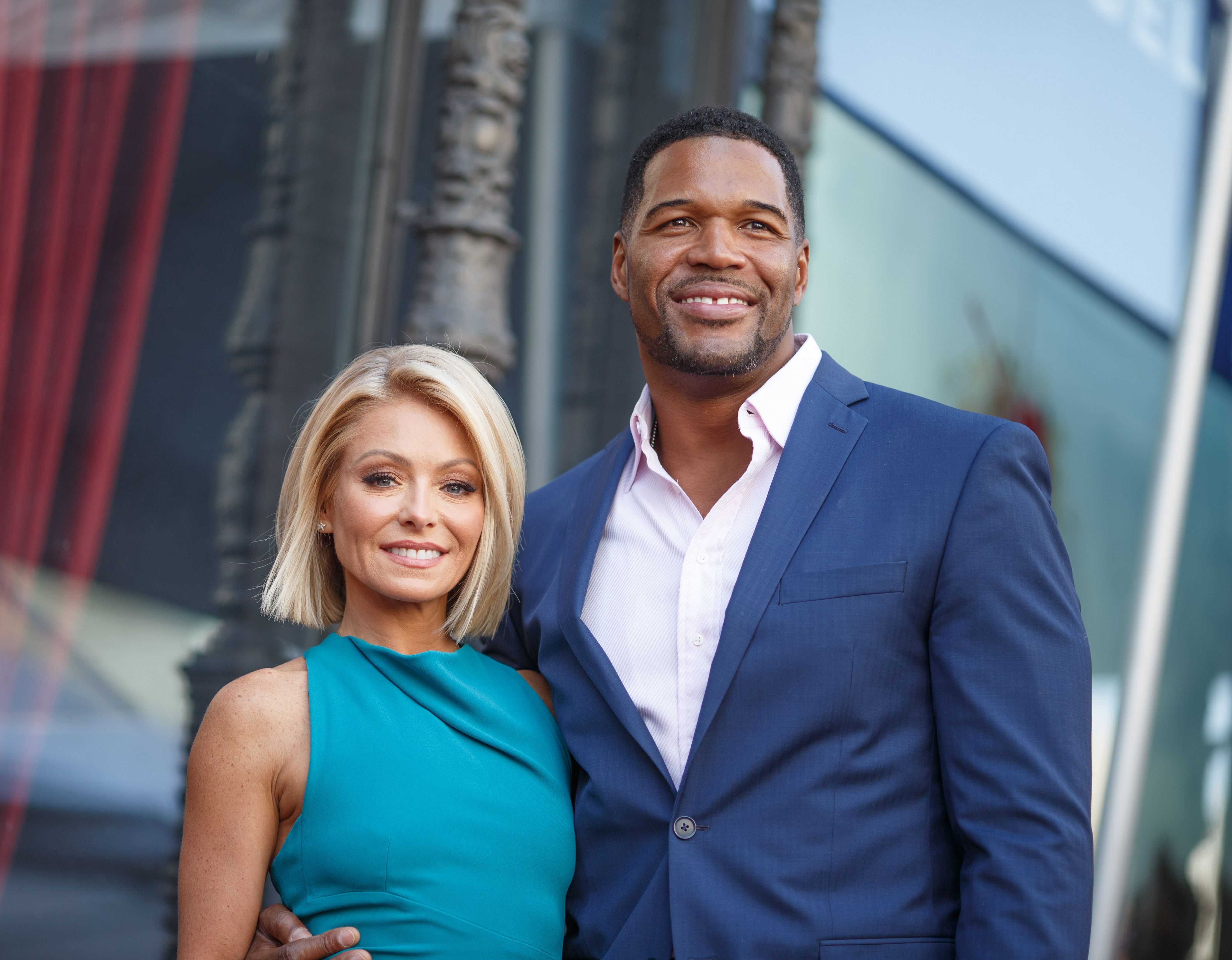 The Real Reason Michael Strahan Didn T Tell Kelly Ripa He Was Leaving Live