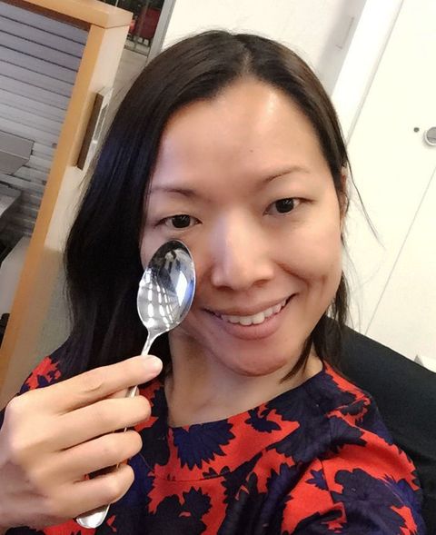 Use A Spoon To Fix Puffy Eyes