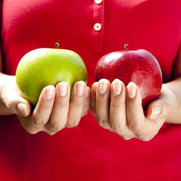 Finger, Skin, Fruit, Shoulder, Natural foods, Vegan nutrition, Joint, Apple, Red, Produce, 