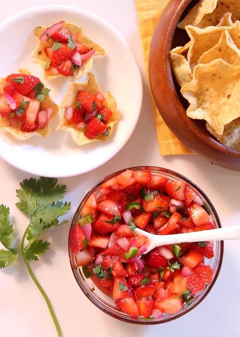 sweet and spicy strawberry salsa side dish