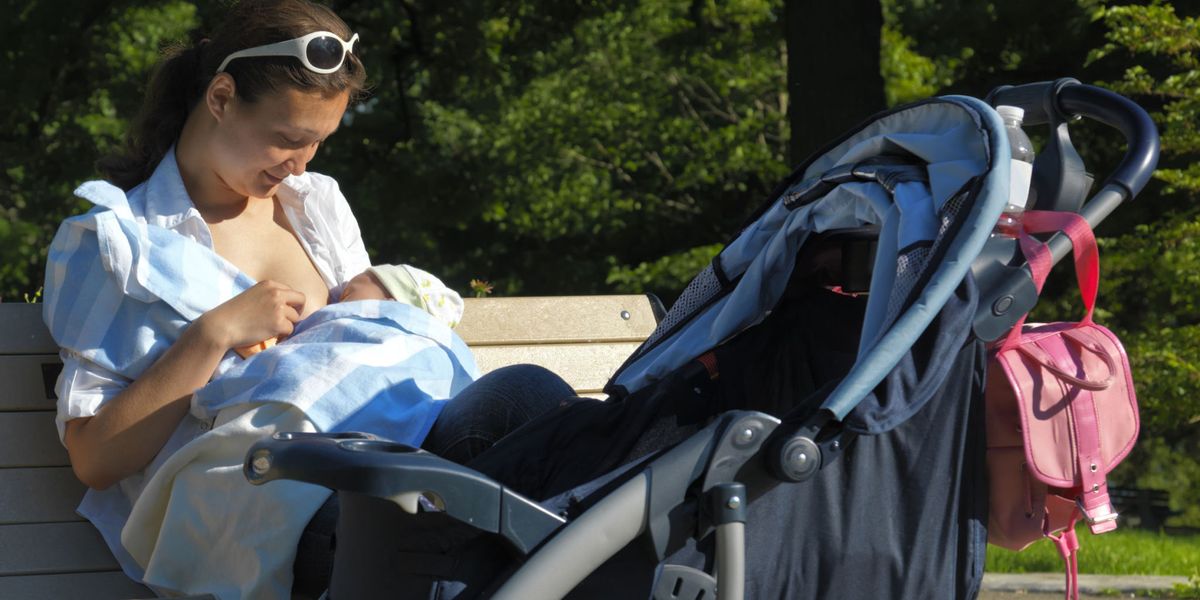 Breastfeeding In Public — What to Expect When You Breastfeed Your Baby