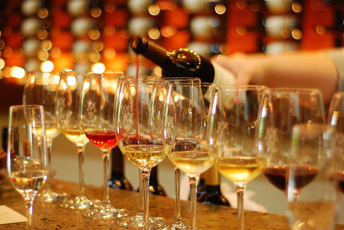 Drinkware, Stemware, Glass, Drink, Barware, Wine glass, Alcohol, Alcoholic beverage, Tableware, Champagne stemware, 