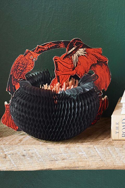 <p>Prone to damage—it's very rare to find an example with an intact arch—this 1929 honeycomb witch and cauldron from Beistle <strong data-redactor-tag="strong"> </strong>originally came in three different sizes. This—the middle-sized version—stirs up an impressive value of $350.</p>