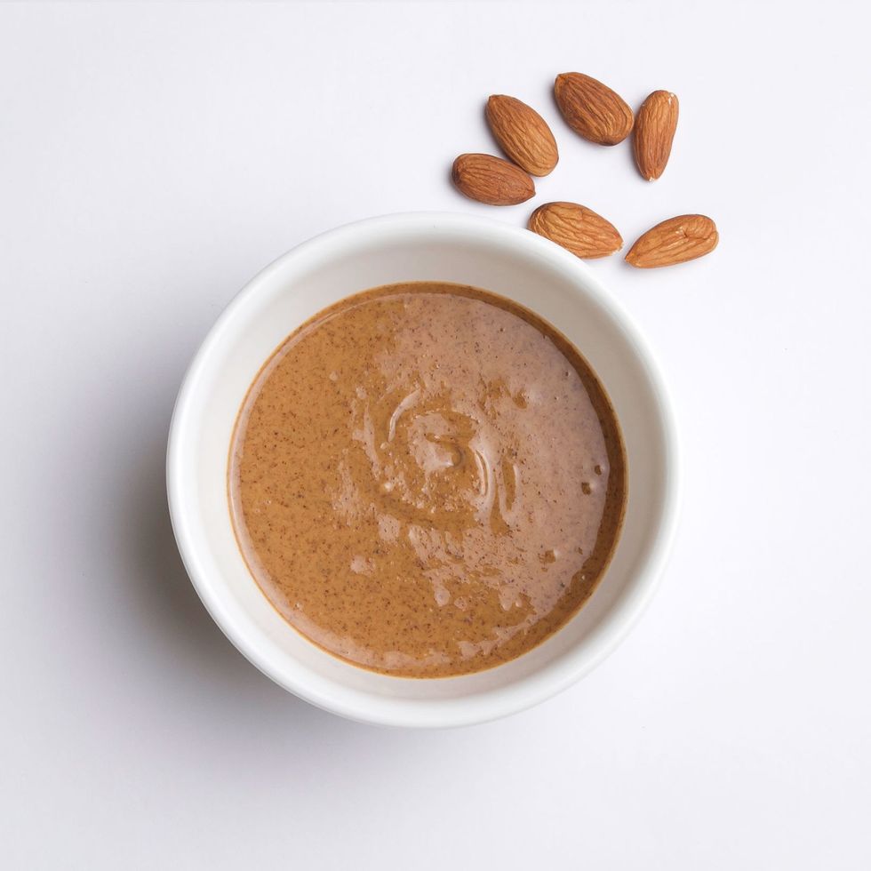 Almond butter. Урбеч миндальный. Ореховое масло на диабет. Almond Butter portion.