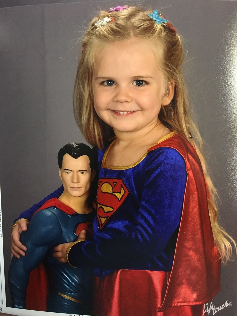 Viral Three-Year-Old School Photo - Girl Dresses As Supergirl In Photo