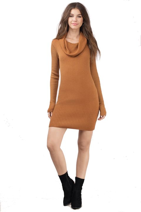 Brown, Sleeve, Human leg, Shoulder, Textile, Dress, Standing, Joint, Style, Knee, 