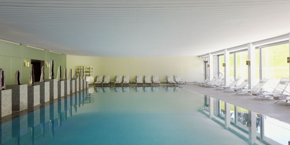 Swimming pool, Ceiling, Aqua, Turquoise, Composite material, Resort, Hotel, Leisure centre, 