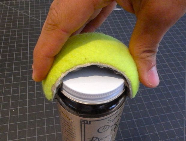 Tennis ball jar opener