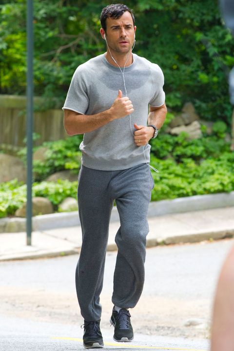<p>Gray sweatpants never disappoint.&nbsp;</p>