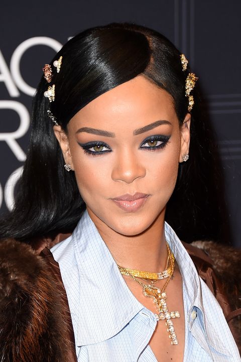 <p>You <a href="http://www.marieclaire.com/beauty/news/a15726/rihanna-beauty-line-launch/" target="_blank">know about the Fenty part</a>. But did you know her real first name's Robyn?&nbsp;</p>