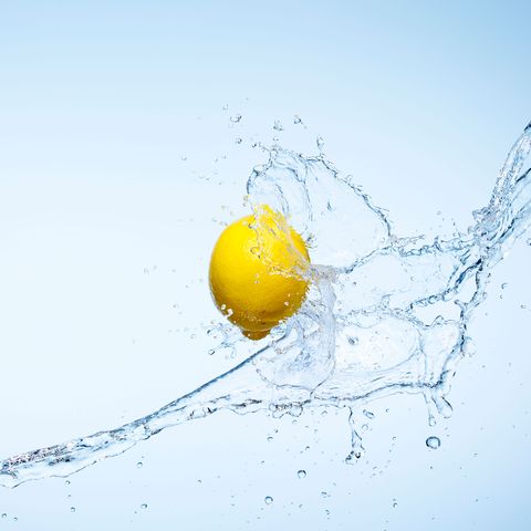 lemon water helps a bloated stomach