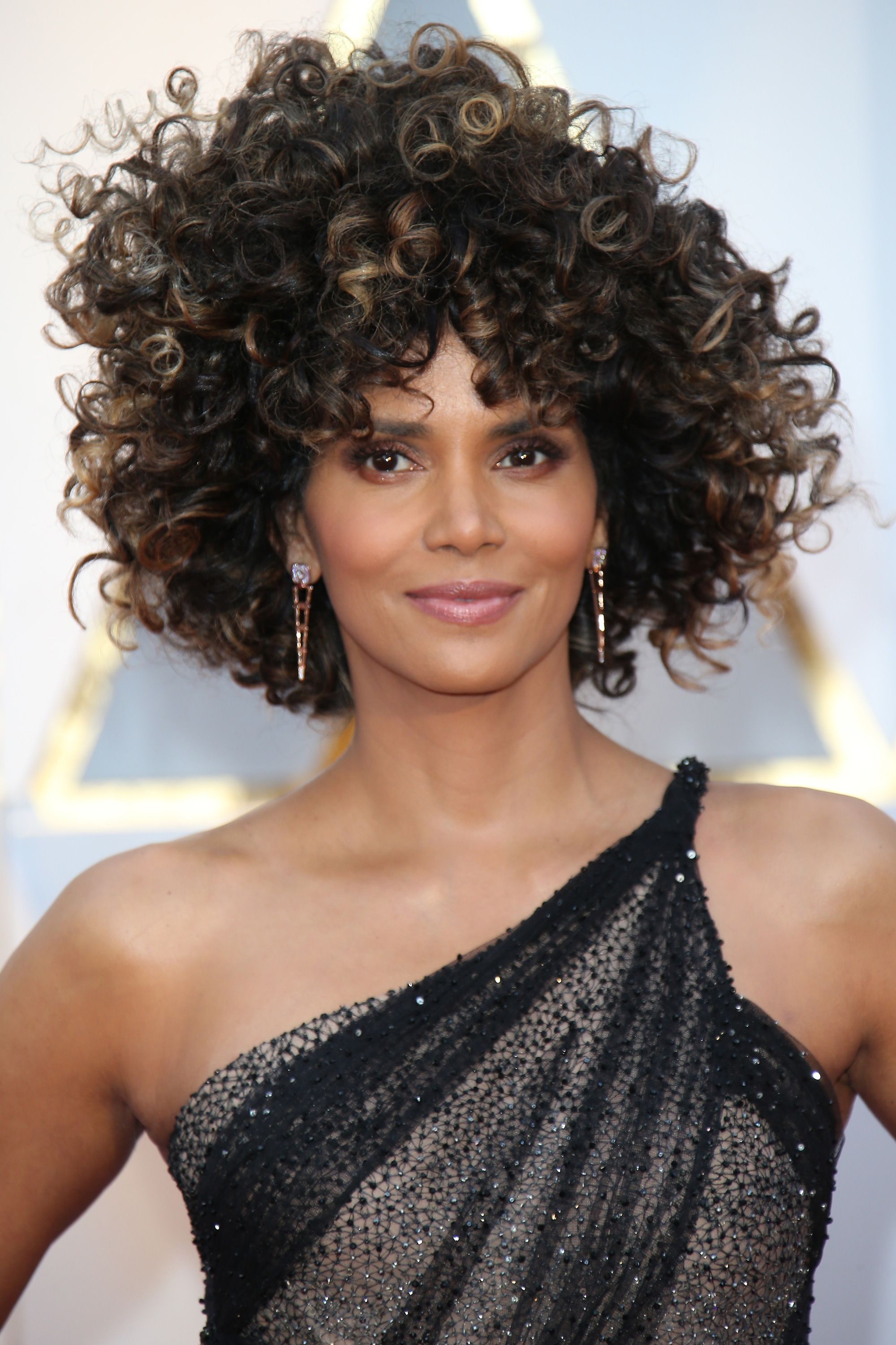 halle berry short curly hair