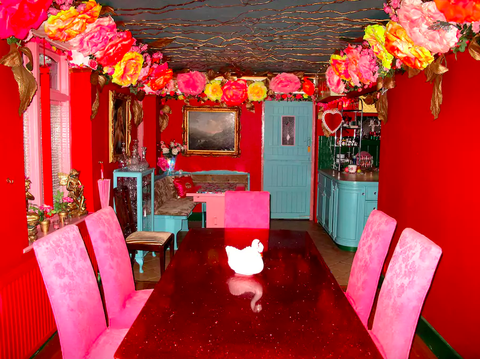 Red, Interior design, Room, Decoration, Magenta, Pink, Interior design, Orange, Coquelicot, Living room, 