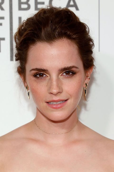 <p>The&nbsp;<em data-verified="redactor" data-redactor-tag="em"><a href="http://www.redbookmag.com/body/health-fitness/news/g4185/what-emma-watson-eats/" target="_blank" data-tracking-id="recirc-text-link">Beauty and the Beast</a>&nbsp;</em><span class="redactor-invisible-space" data-verified="redactor" data-redactor-tag="span" data-redactor-class="redactor-invisible-space">star, who seems to like&nbsp;wearing her hair a&nbsp;shorter length,&nbsp;</span>complements her dark brown hue with copper-esque overtones.&nbsp;&nbsp;</p>