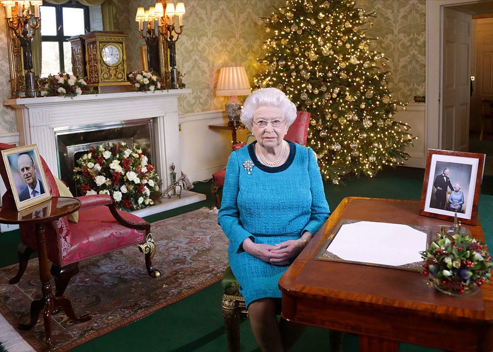 the queen in buckingham palace at christmas