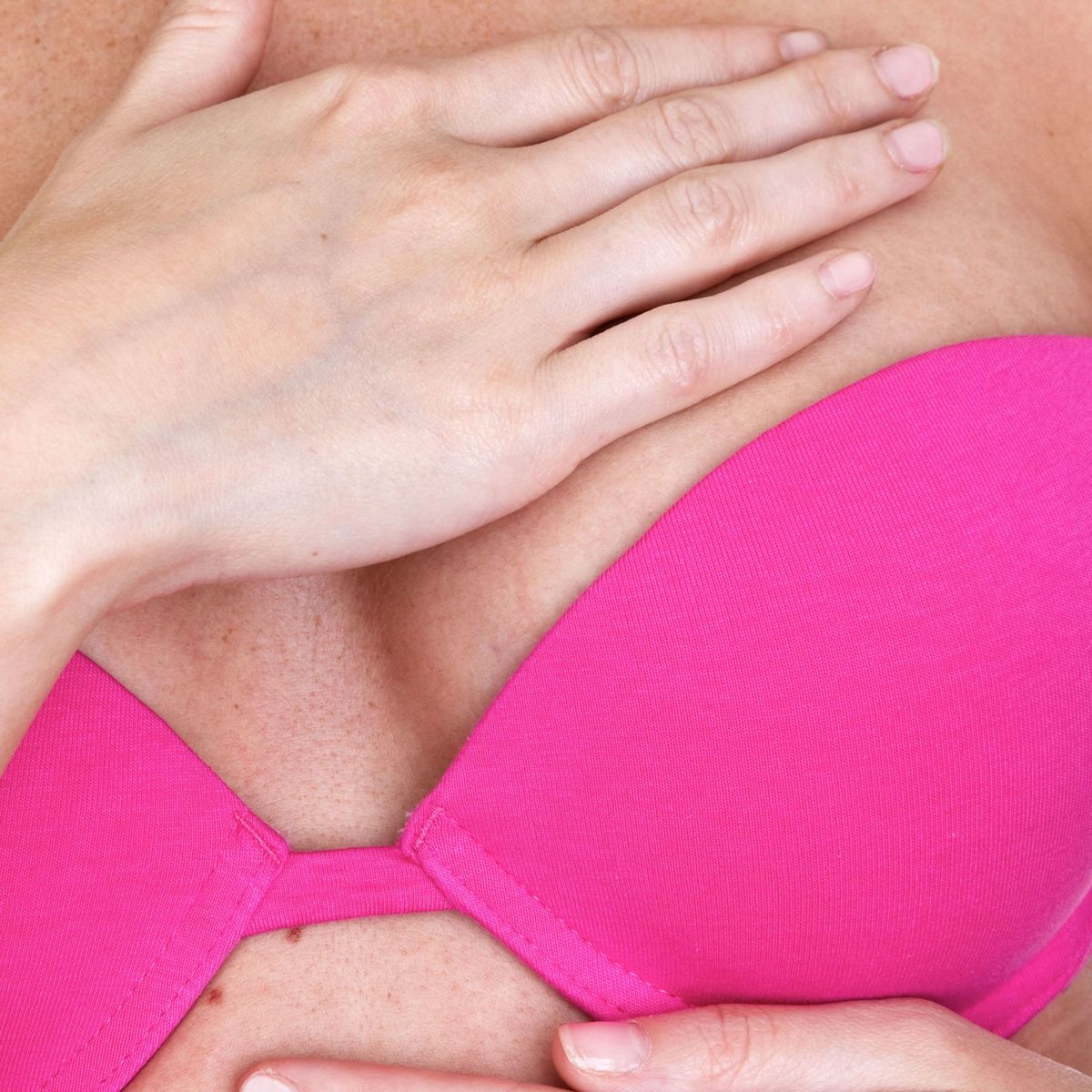 12 Signs of Breast Cancer - Common Breast Cancer Symptoms