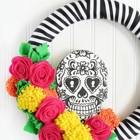 Skull, Flower, Headgear, Cut flowers, Wreath, Bouquet, Plant, Christmas decoration, Paper, Rose, 