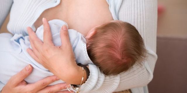 breastfeeding mom told to cover up