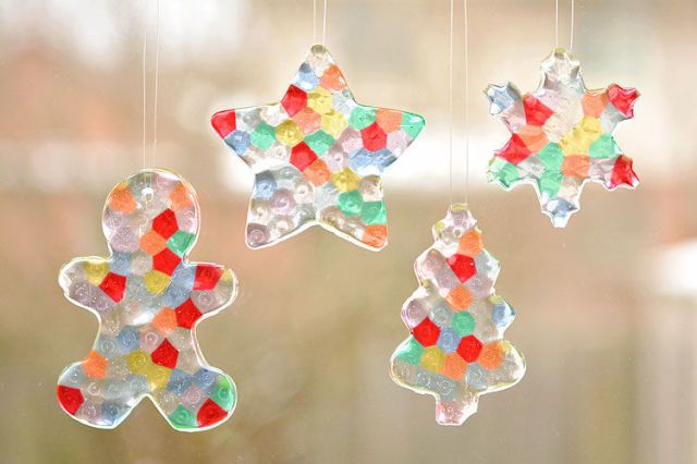 10 Easy Christmas Crafts for Kids - Holiday Arts and Crafts for