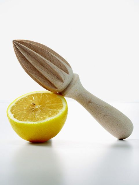 lemon and juicer