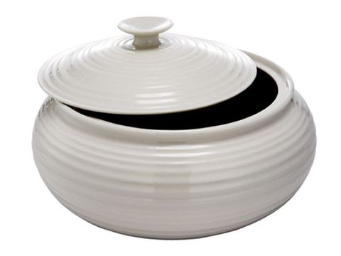 round white ceramic casserole dish with lid