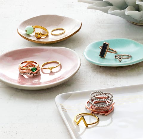 hottest layer winter s hottest jewelry trends how to layer necklaces hottest layer winter s hottest jewelry trends how to layer necklaces